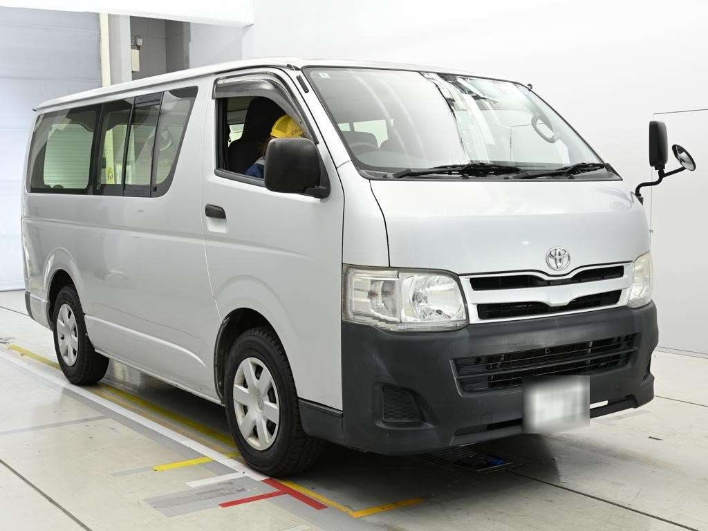 TOYOTA REGIUS ACE