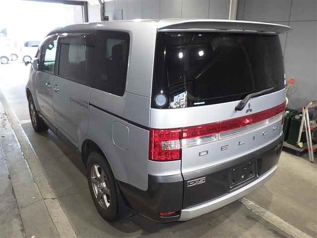MITSUBISHI DELICA D:5