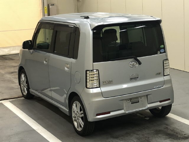 TOYOTA PIXIS SPACE