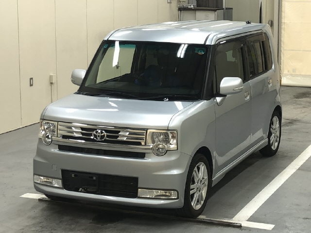 TOYOTA PIXIS SPACE