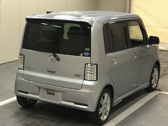 TOYOTA PIXIS SPACE