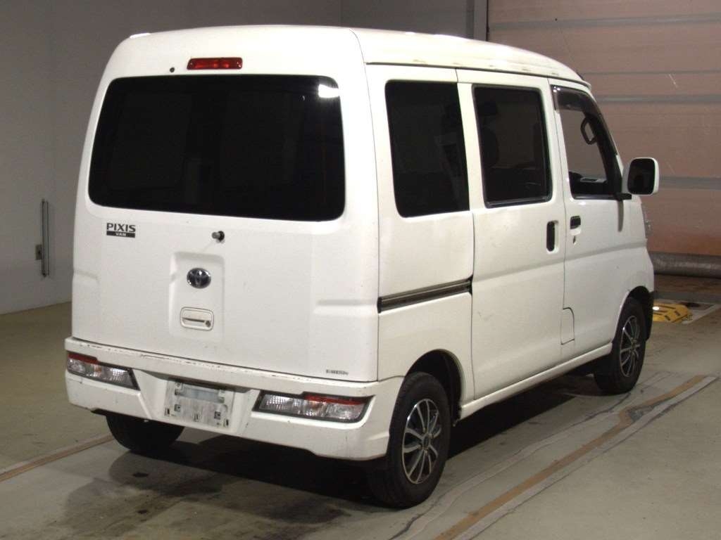 TOYOTA PIXIS VAN