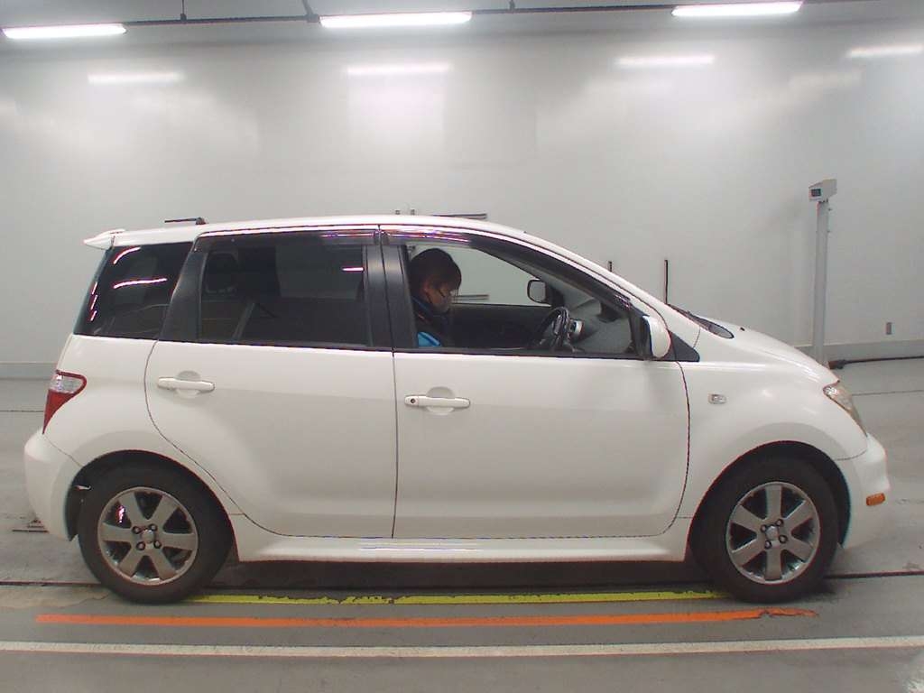TOYOTA IST