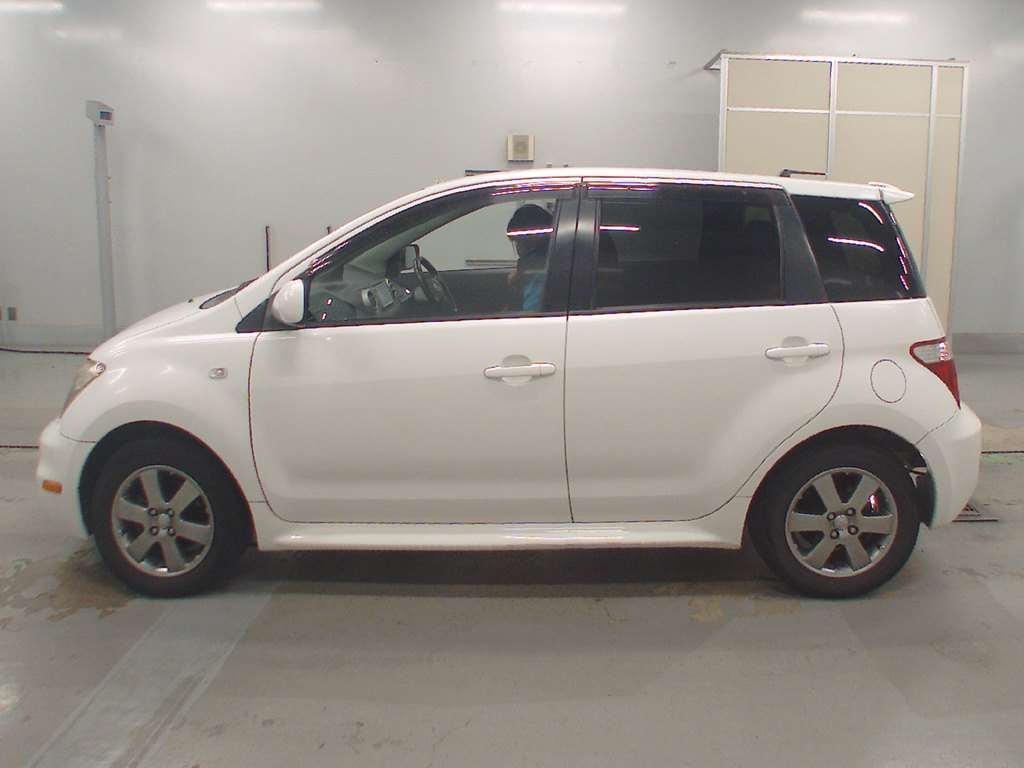 TOYOTA IST