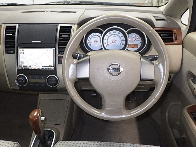 NISSAN TIIDA LATIO