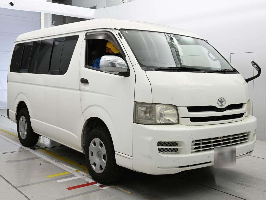 TOYOTA HIACE