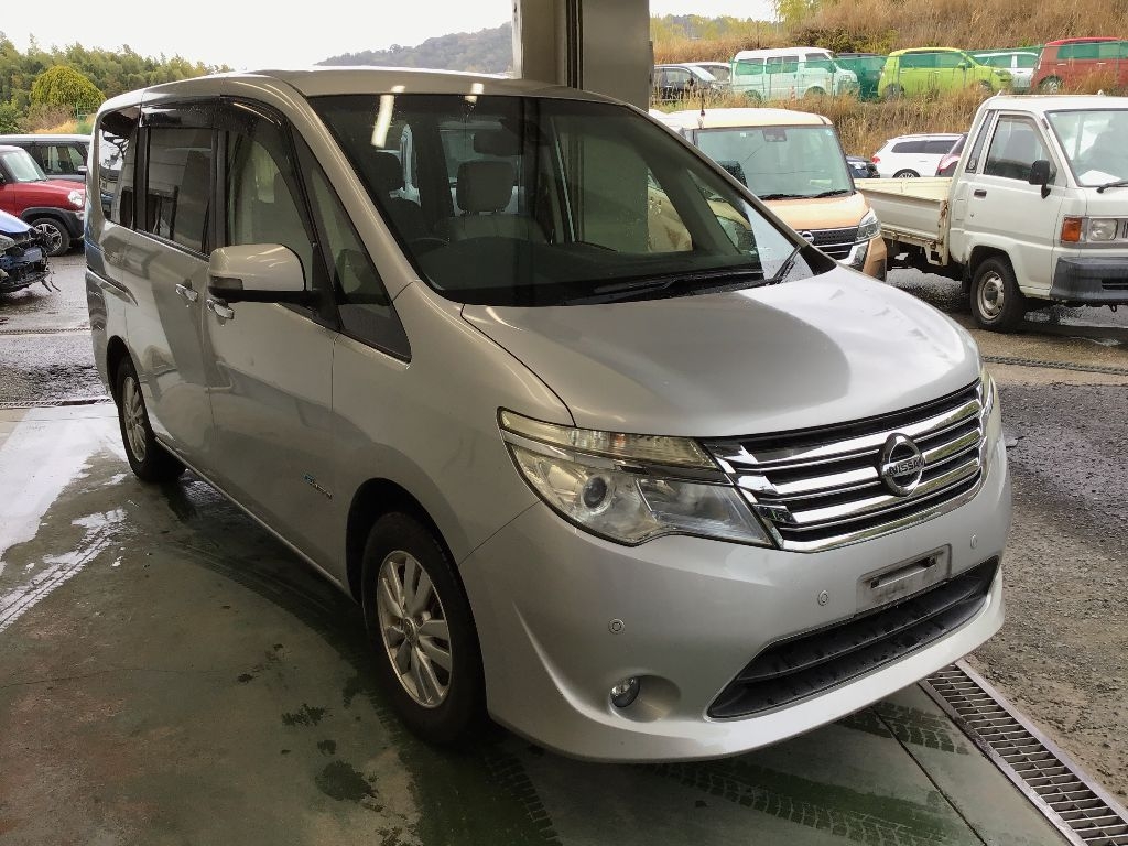 NISSAN SERENA