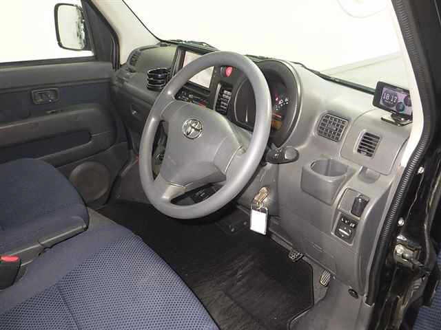 TOYOTA PIXIS VAN