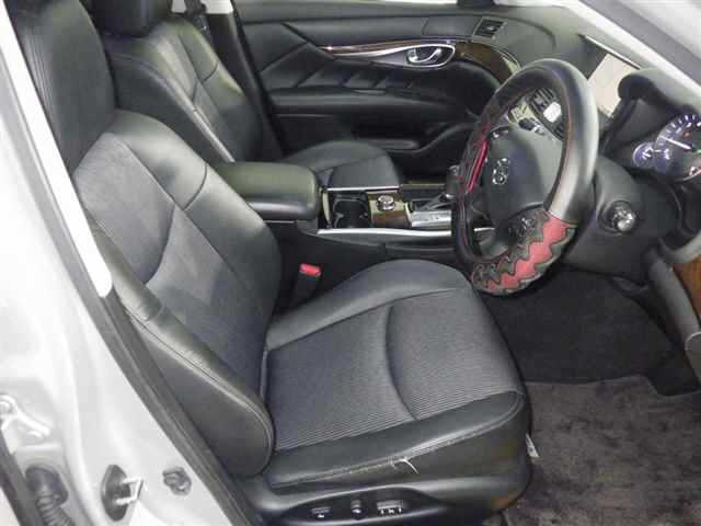NISSAN FUGA