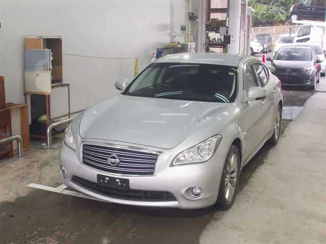 NISSAN FUGA