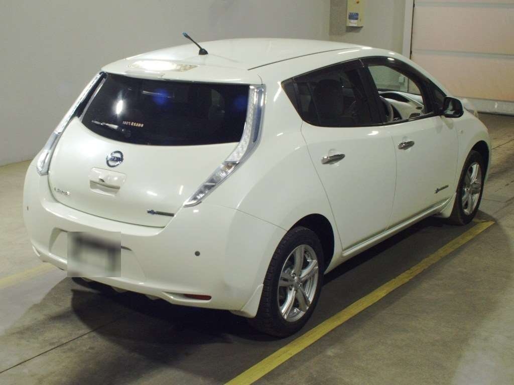 NISSAN LEAF
