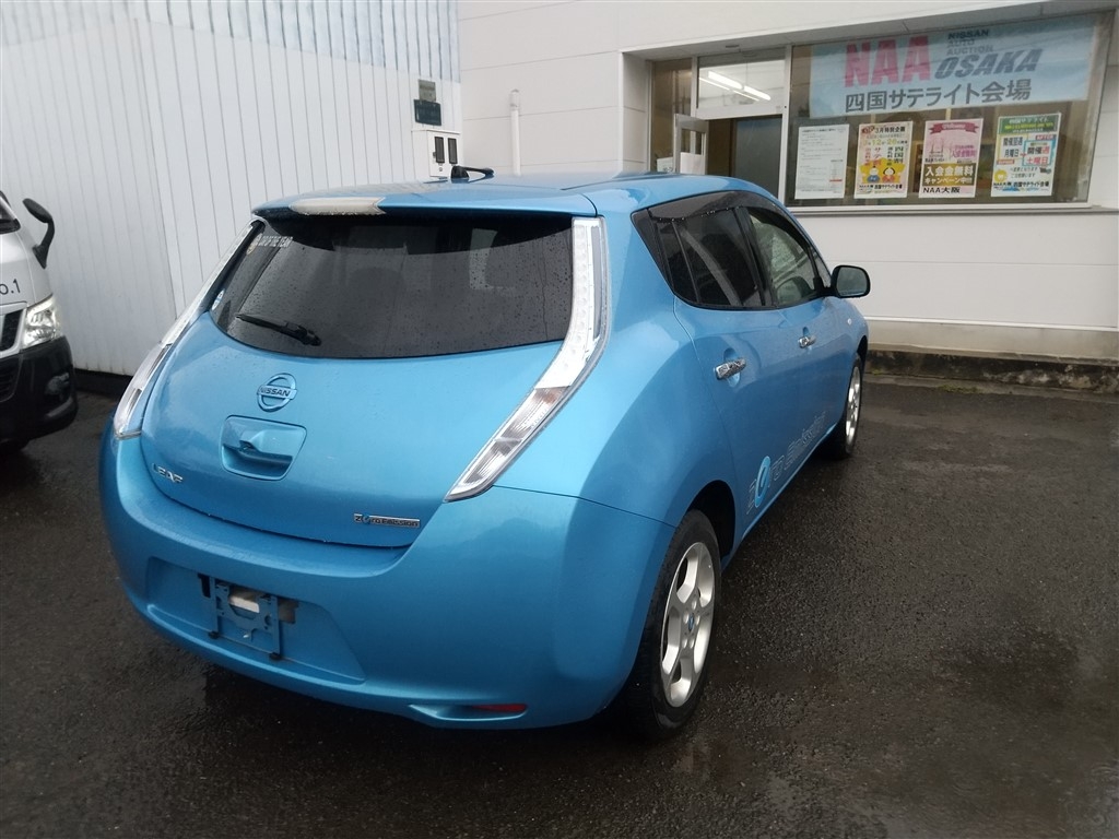 NISSAN LEAF