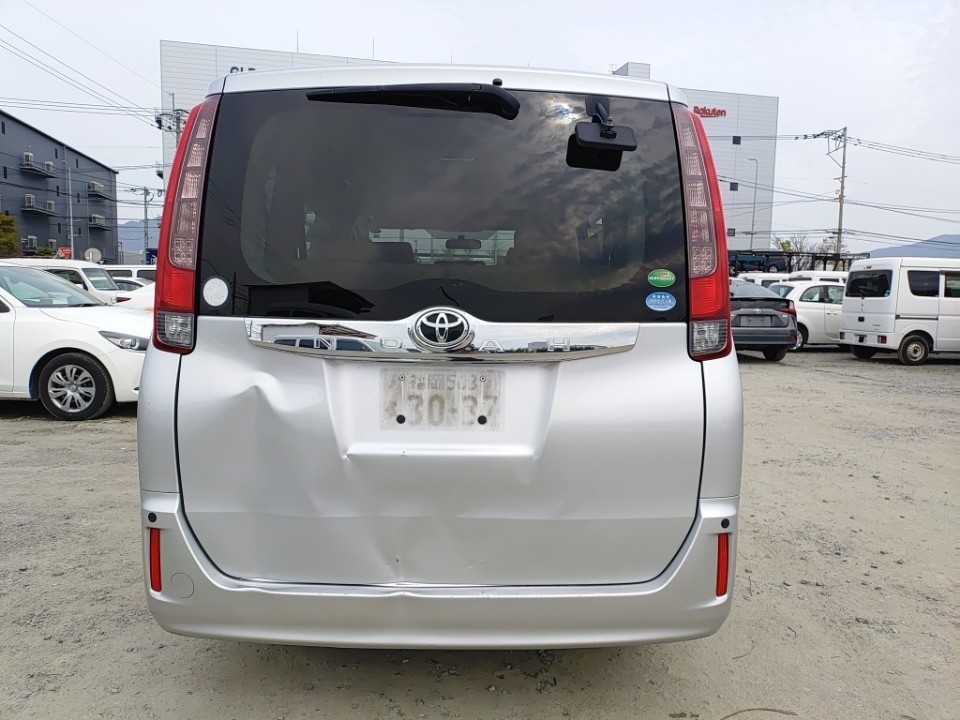 TOYOTA NOAH