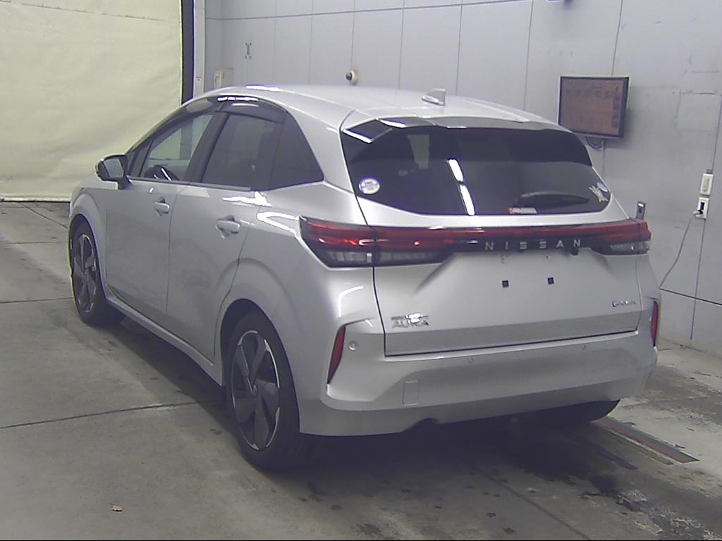 NISSAN AURA