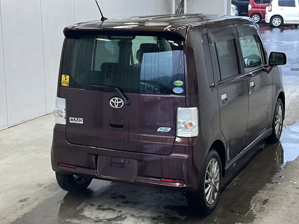 TOYOTA PIXIS SPACE