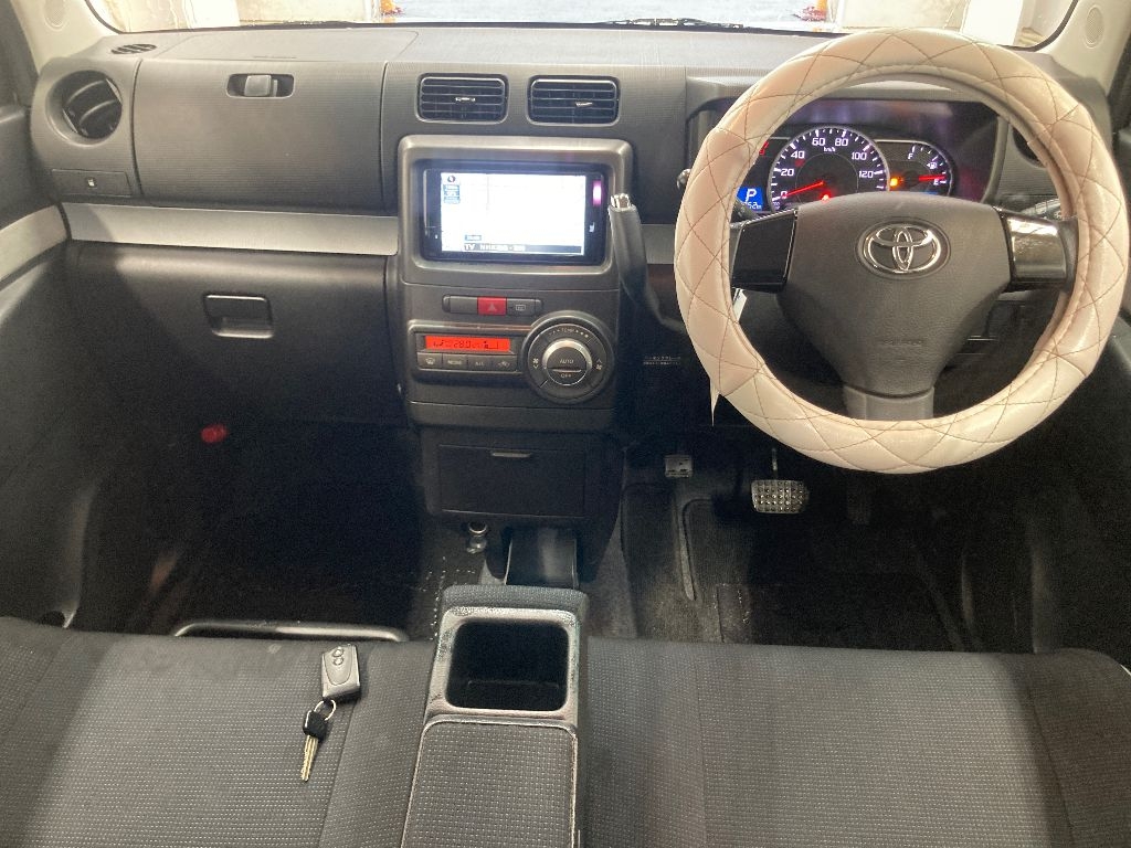 TOYOTA PIXIS SPACE