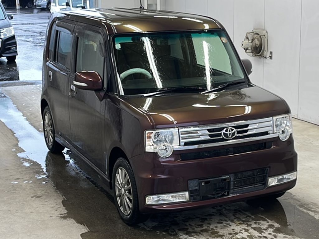 TOYOTA PIXIS SPACE