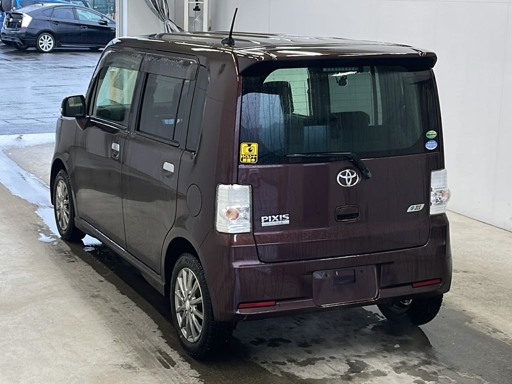 TOYOTA PIXIS SPACE