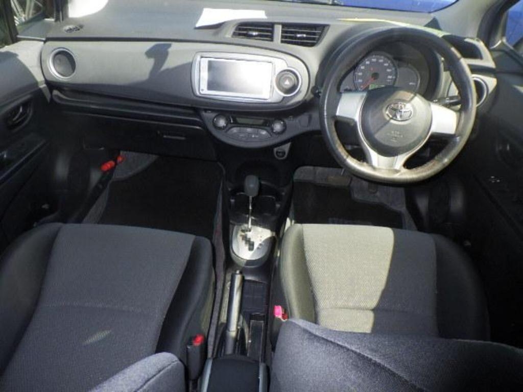 TOYOTA VITZ
