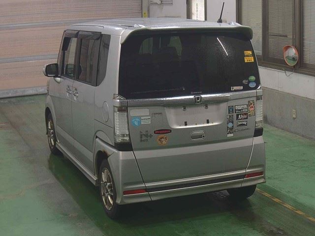 HONDA N-BOX+