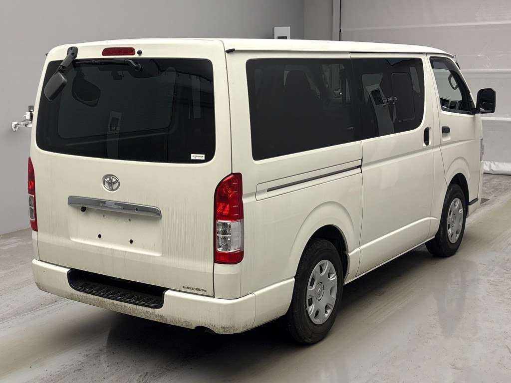 TOYOTA REGIUS ACE
