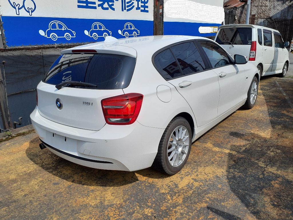 BMW 1-SERIES