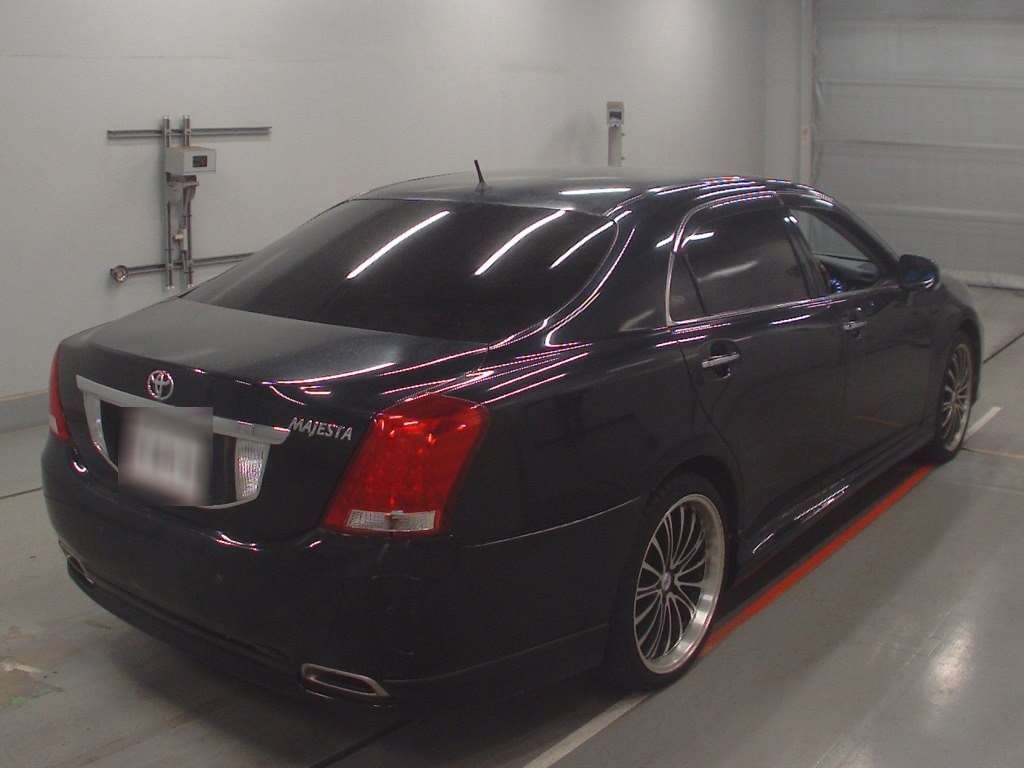 TOYOTA CROWN MAJESTA