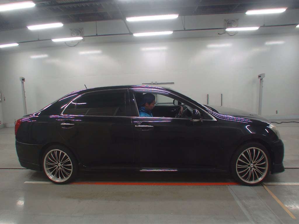 TOYOTA CROWN MAJESTA