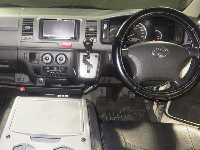 TOYOTA REGIUS ACE