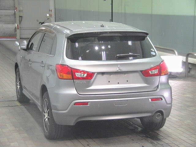 MITSUBISHI RVR