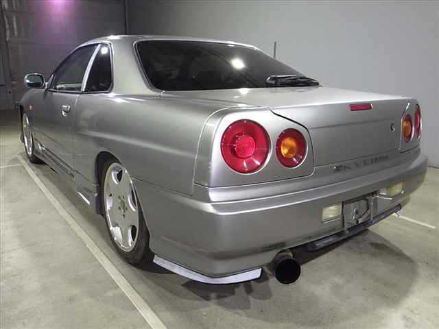 NISSAN SKYLINE