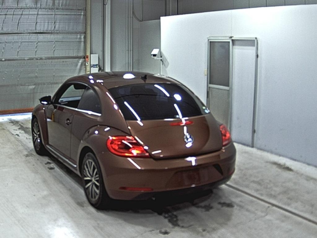 VOLKSWAGEN BEETLE