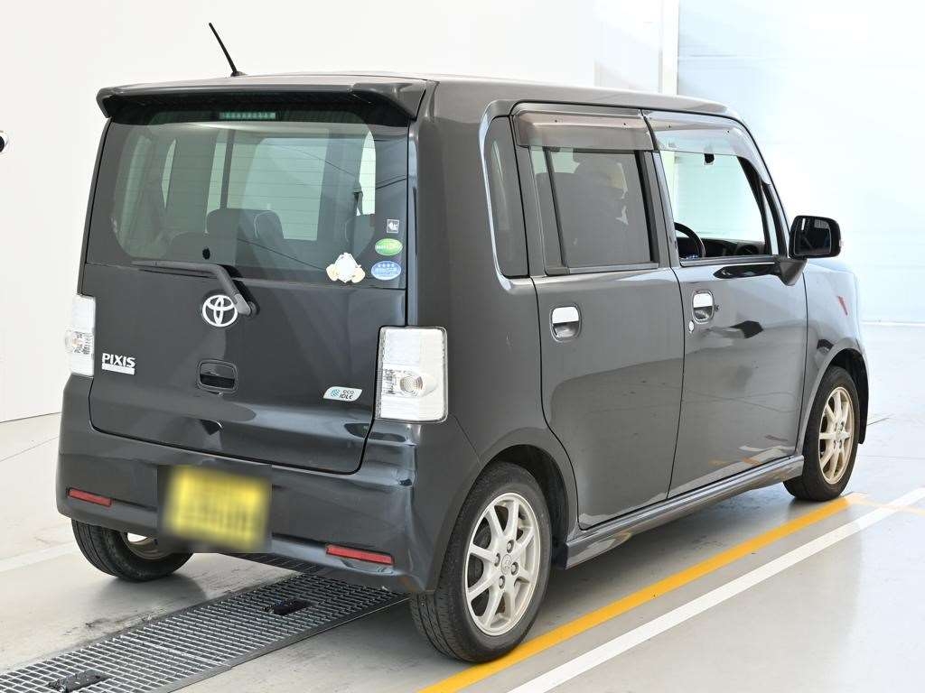 TOYOTA PIXIS SPACE