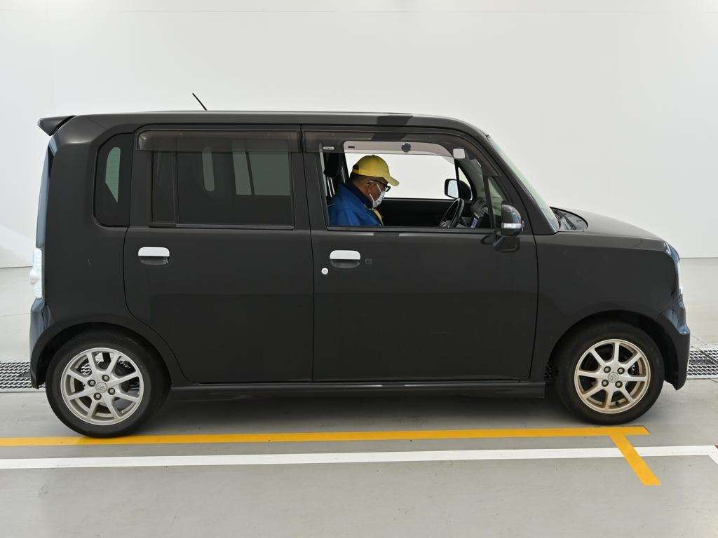 TOYOTA PIXIS SPACE