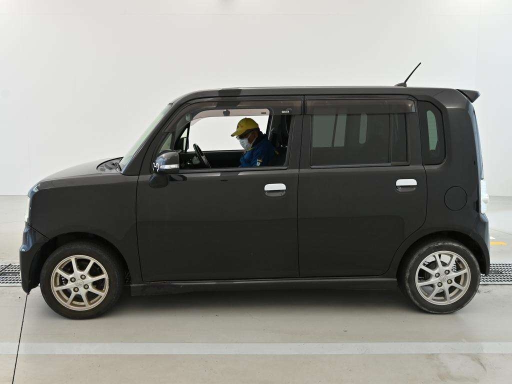 TOYOTA PIXIS SPACE