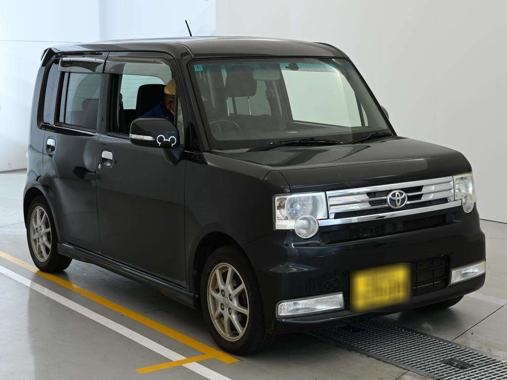 TOYOTA PIXIS SPACE