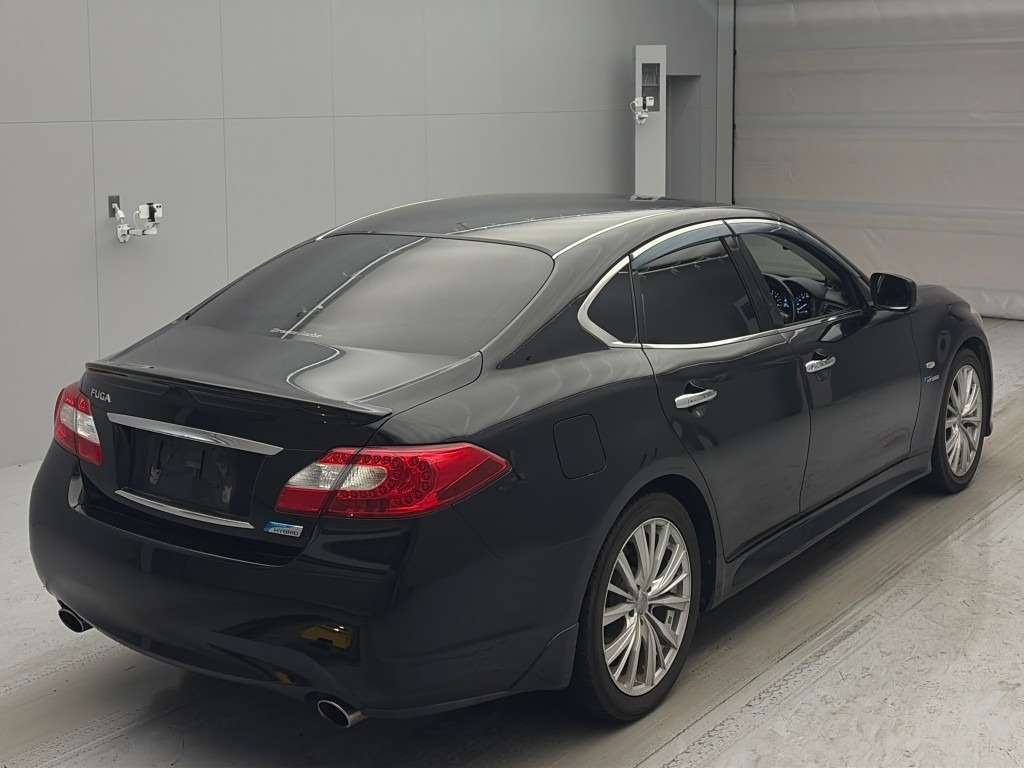 NISSAN FUGA