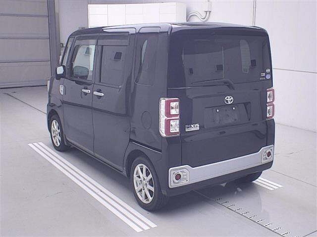TOYOTA PIXIS MEGA