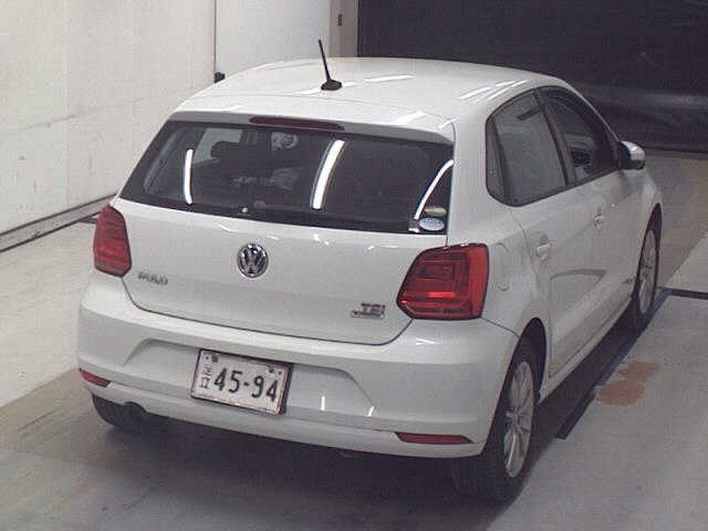 VOLKSWAGEN POLO