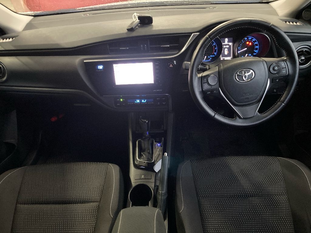 TOYOTA AURIS