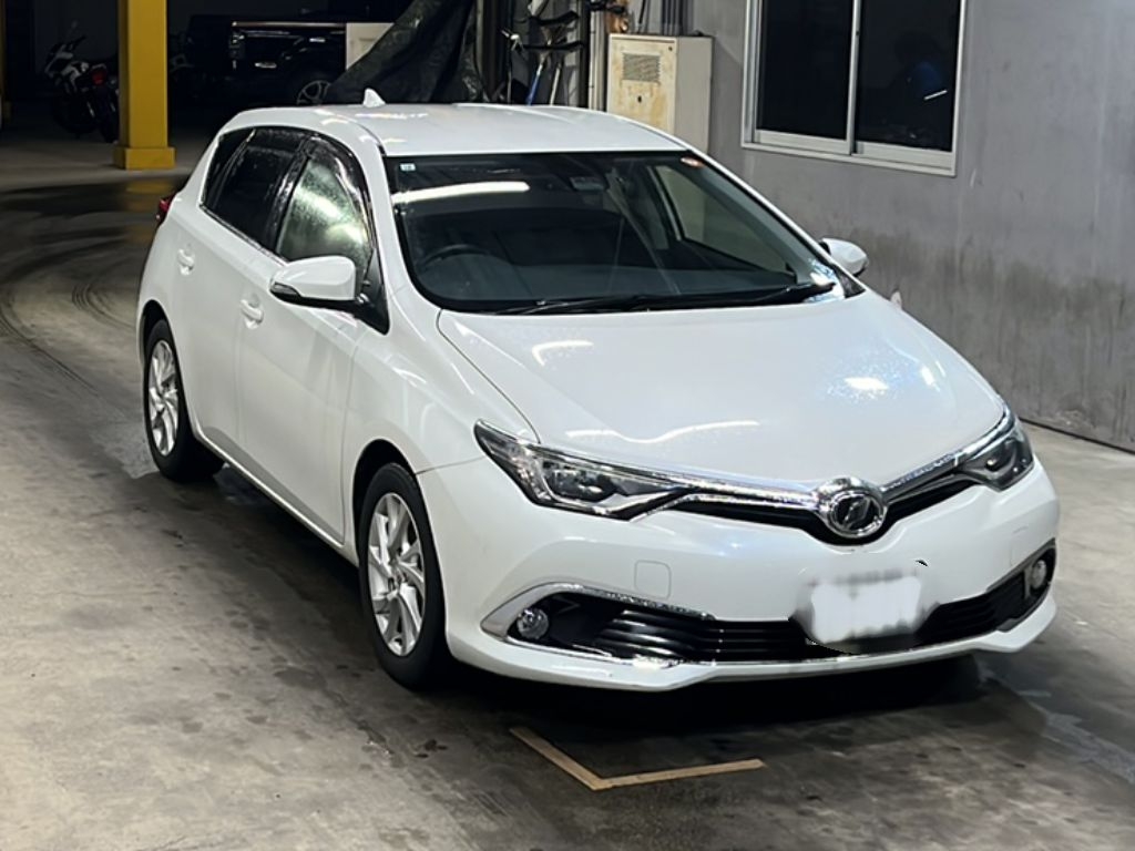 TOYOTA AURIS