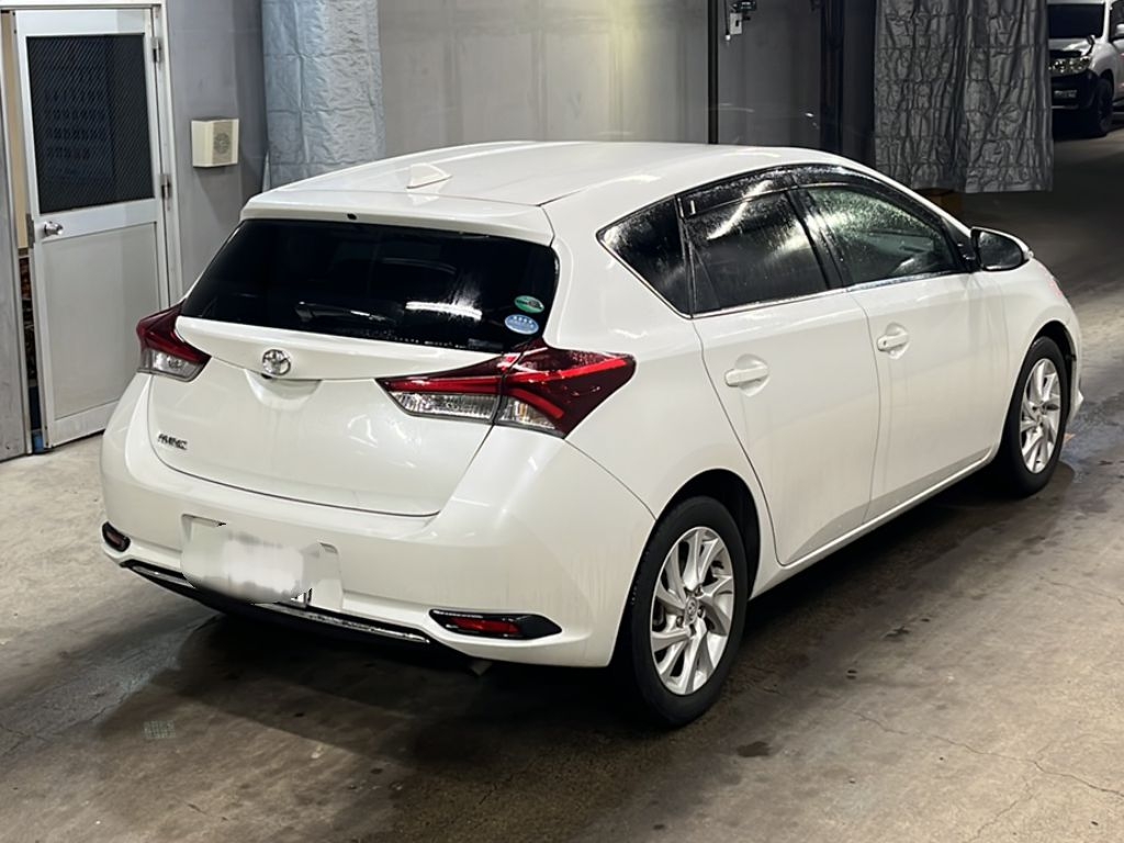 TOYOTA AURIS