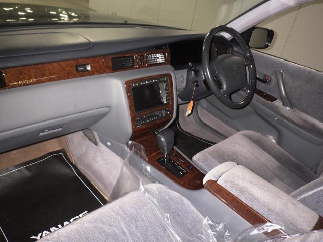 TOYOTA CROWN MAJESTA