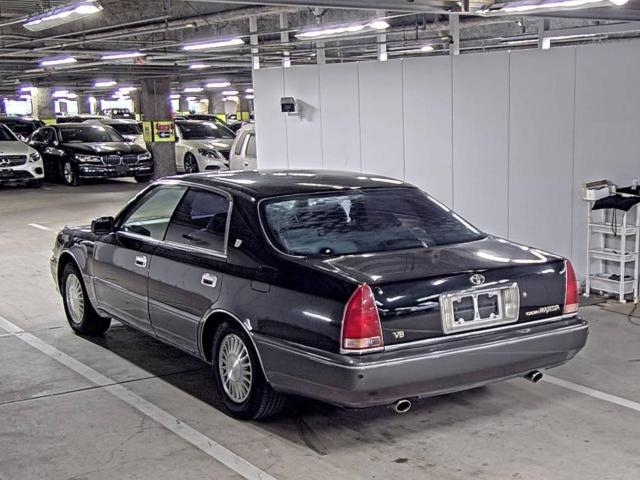 TOYOTA CROWN MAJESTA