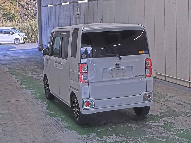 DAIHATSU WAKE