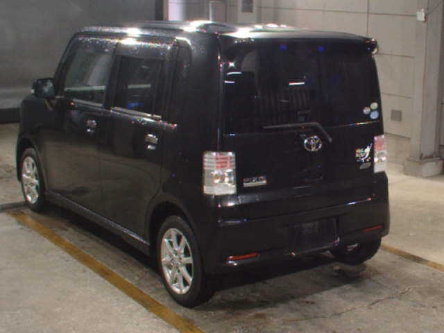TOYOTA PIXIS SPACE