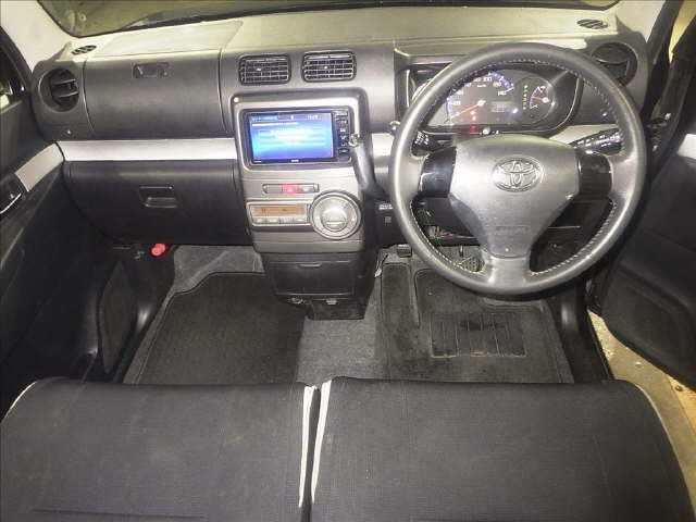 TOYOTA PIXIS SPACE