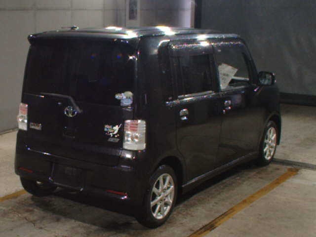 TOYOTA PIXIS SPACE