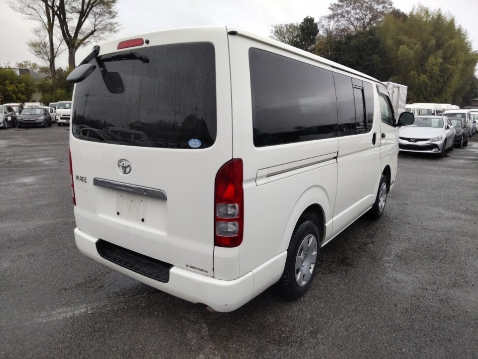 TOYOTA REGIUS ACE