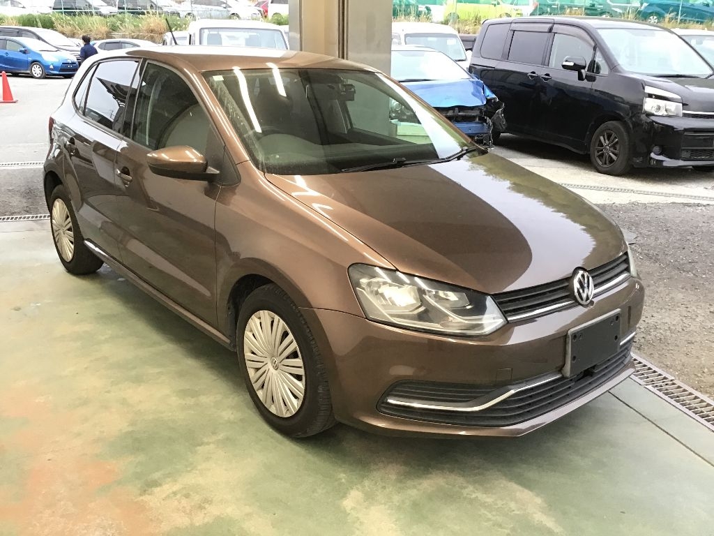 VOLKSWAGEN POLO
